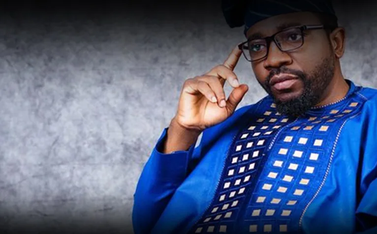 Man in a blue agbada